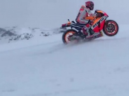 MotoGP: видео - Марк Маркес покорил горнолыжную трассу на Honda RC213V