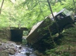 ДТП на Закарпатье: грузовик с 30 пассажирами слетел в кювет - погибла женщина. ФОТО