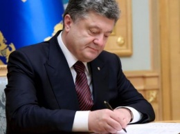 Порошенко подписал закон об электронном администрировании НДС