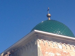 В Керчи восстанавливают мечеть: соорудили купол за 500 тыс. рублей, хотят построить минарет (ФОТО)