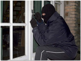 Грабители из дома жителя Запорожской области унесли духовку и одежду