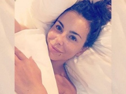 Ани Лорак опубликовала постельное фото без макияжа