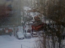 В Барнауле пожарные спасали жителей одной из «хрущевок»