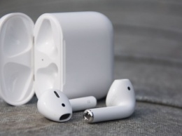Глава Apple опроверг слухи о выпадении из ушей наушников AirPods