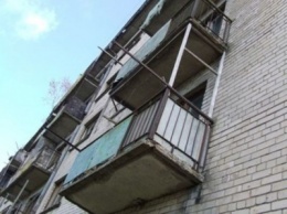 В Екатеринбурге женщина свесила 5-летнюю девочку с балкона и избила