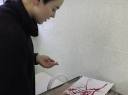 Художница из Нижнего Новгорода пишет картины кровью