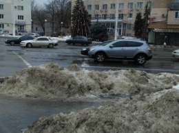 В Одессе на улицах выросли горы пемзы (ФОТО)