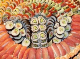 Ученые предупреждают любителей суши об опасности есть сырую рыбу