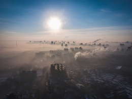 Киевляне ночью продолжают сообщать о клубах дыма и неприятном запахе в ряде районов