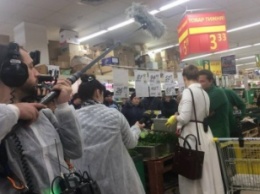 В сети появилось видео как "Ревизор" проверял запорожский супермаркет