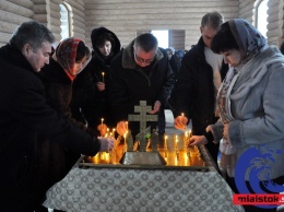 В оккупированном Луганске провели панихиду по погибшим в результате взрыва в больнице в 2010 году