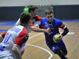 Запорожские гандболисты провели первые матчи в новом году