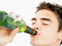 Употребление алкоголя в подростковом возрасте влияет на концентрацию внимания