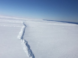 В Антарктиде обнаружена 40-километровая трещина