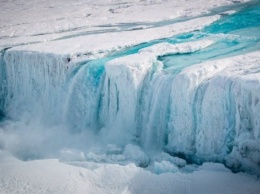 Британские ученые показали на видео огромную трещину в Антарктиде