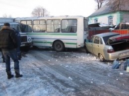Рейсовый автобус попал в аварию на одной черниговских дорог