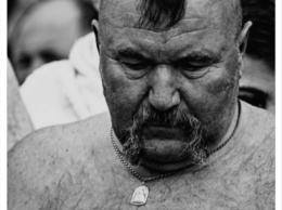 Соцсети покорил крещенский купальщик из Львова с Лениным на груди
