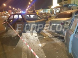 В Киеве водитель въехал в припаркованные машины: двое пострадавших