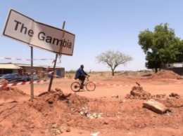 Перемещение сенегальских войск перед вторжением в Гамбию: видео