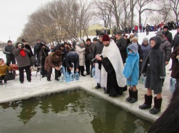 Фонд Вилкула организовал Крещенские праздники для тысяч жителей Днепропетровщины
