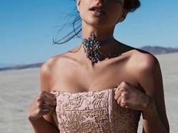 Сексуальная Эмили Ратаковски снялась в яркой фотосессии для испанского Vogue