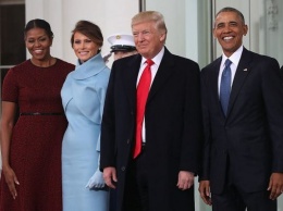 Последнее чаепитие: Обама жмет руку Трампу на крыльце Белого дома