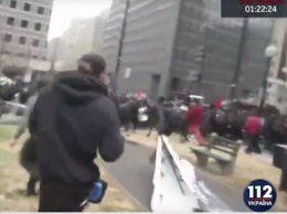 В Вашингтоне накаляется обстановка в день инаугурации: Протестующие в черном бьют витрины, полиция проводит задержания