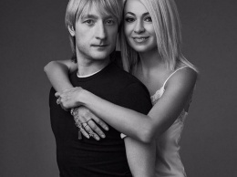 Яна Рудковская устроила мужу фотосессию в трусах