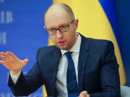 Яценюк: Кабмин выделил 50 млн грн на изготовление карточек гражданина Украины