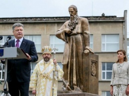 Порошенко открыл во Львове памятник митрополиту Шептицкому