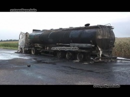 В Днепропетровской области во время движения загорелся бензовоз. ФОТО