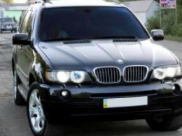 Киевлянин на BMW Х5 заправился на 1700 грн и удрал с винницкой АЗС