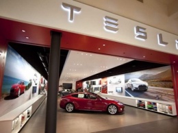 Tesla подарит кроссовер за привлечение новых покупателей