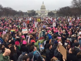 В Вашингтоне началась акция протеста - Марш женщин