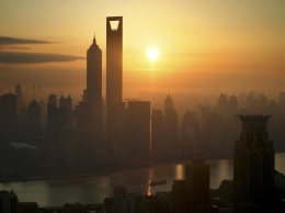 Жители Китая увидели в небе летающий город