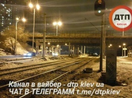 "В телефоне еще играла музыка": в Киеве поезд насмерть сбил парня