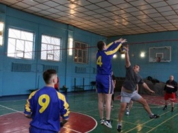Полицейские Славянска выясняли кто сильнее в волейболе