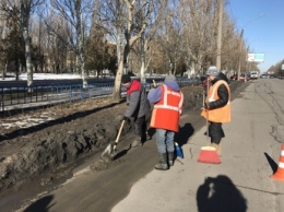 Коммунальщики уже приступили зачистке улиц от песка