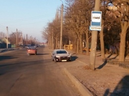 Поперек движения и на остановке - в городе появился очередной "герой парковки"