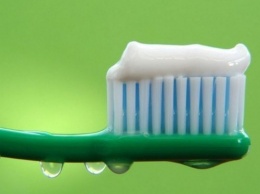 В зубной пасте и жевательной резинке нашли опасное вещество