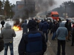 Владельцы авто иностранной регистрации сегодня парализовали въезды в Киев