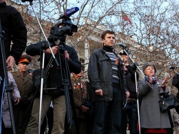 Ведущий первого митинга Русской весны сложил с себя депутатские полномочия