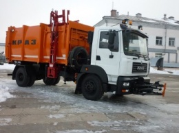 Кременчугские мусоровозы отправились в Львовскую область убирать мусор (ФОТО)
