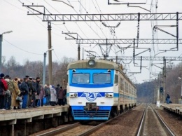 Под Киевом подростка-зацепера ударило током на крыше электрички