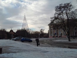 Праздники закончились - Херсон попрощался с главным символом Нового года