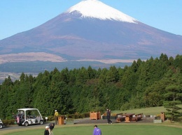 В Японии требуют перенести олимпийский гольф-турнир из дискриминационного клуба | Euronews