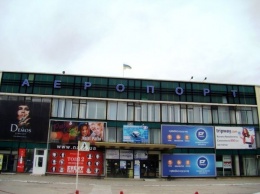 В запорожском аэропорту пограничник отказался от взятки 100 долларов