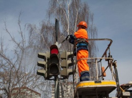 Почему в столице начали массово устанавливать светофоры и дорожные знаки