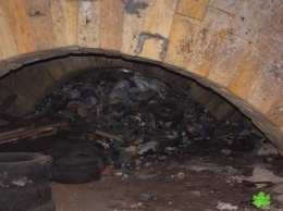 Ужасы нижних галерей Потемкинской лестницы: влага, мусор и бездомные