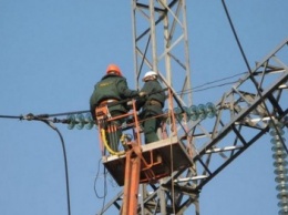 Ситуацию с авариями на электролиниях в Бердянске спасают энергетики из Токмака